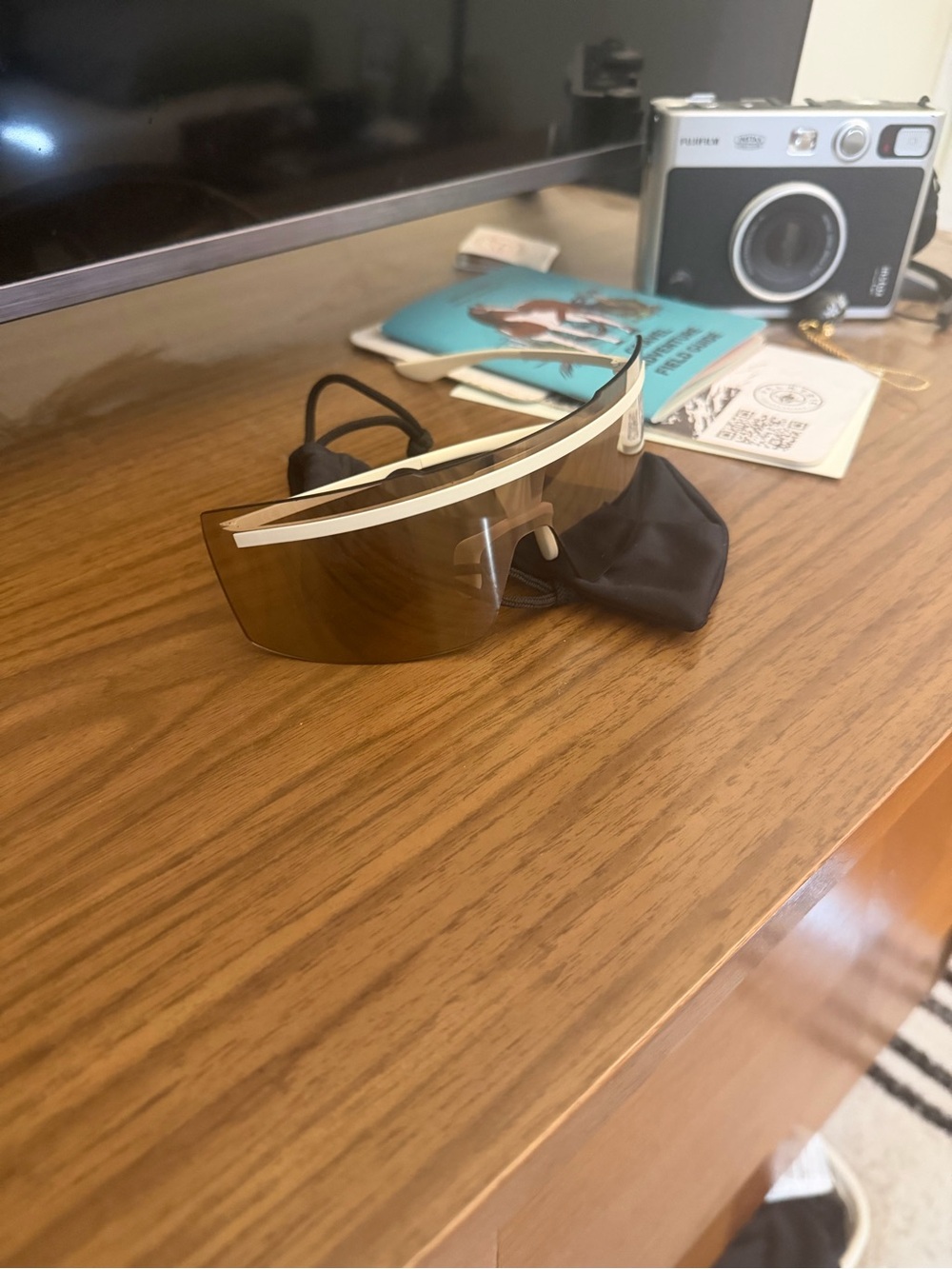 Nike echo shield mirrored gold - Picture 2 of 4